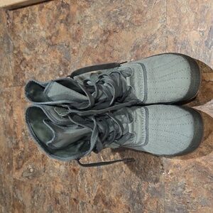 Womens size 9 Sorel green boots